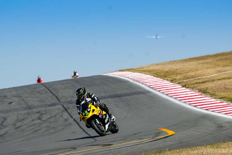 donington no limits trackday;donington park photographs;donington trackday photographs;no limits trackdays;peter wileman photography;trackday digital images;trackday photos